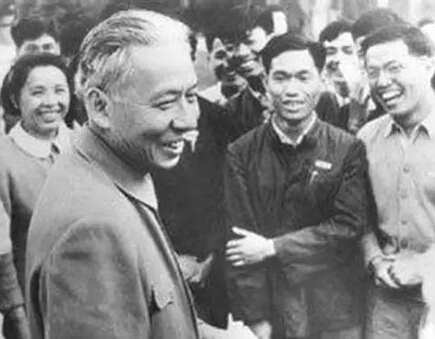 刘少奇：民主精神、官僚主义与制度主义